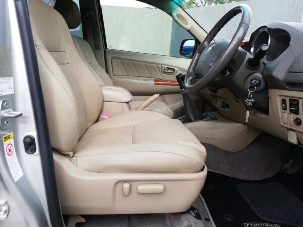 2010 toyota fortuner 3.0d4d