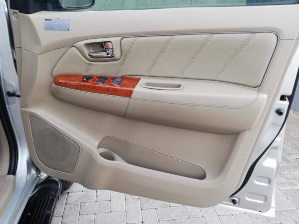 2010 toyota fortuner 3.0d4d